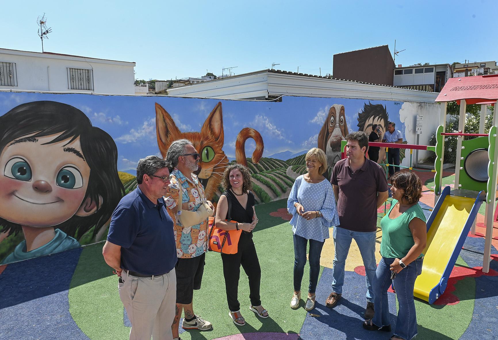 La barriada rural de La Ina, en Jerez, estrena mural participativo en el que han trabajado niños de la zona