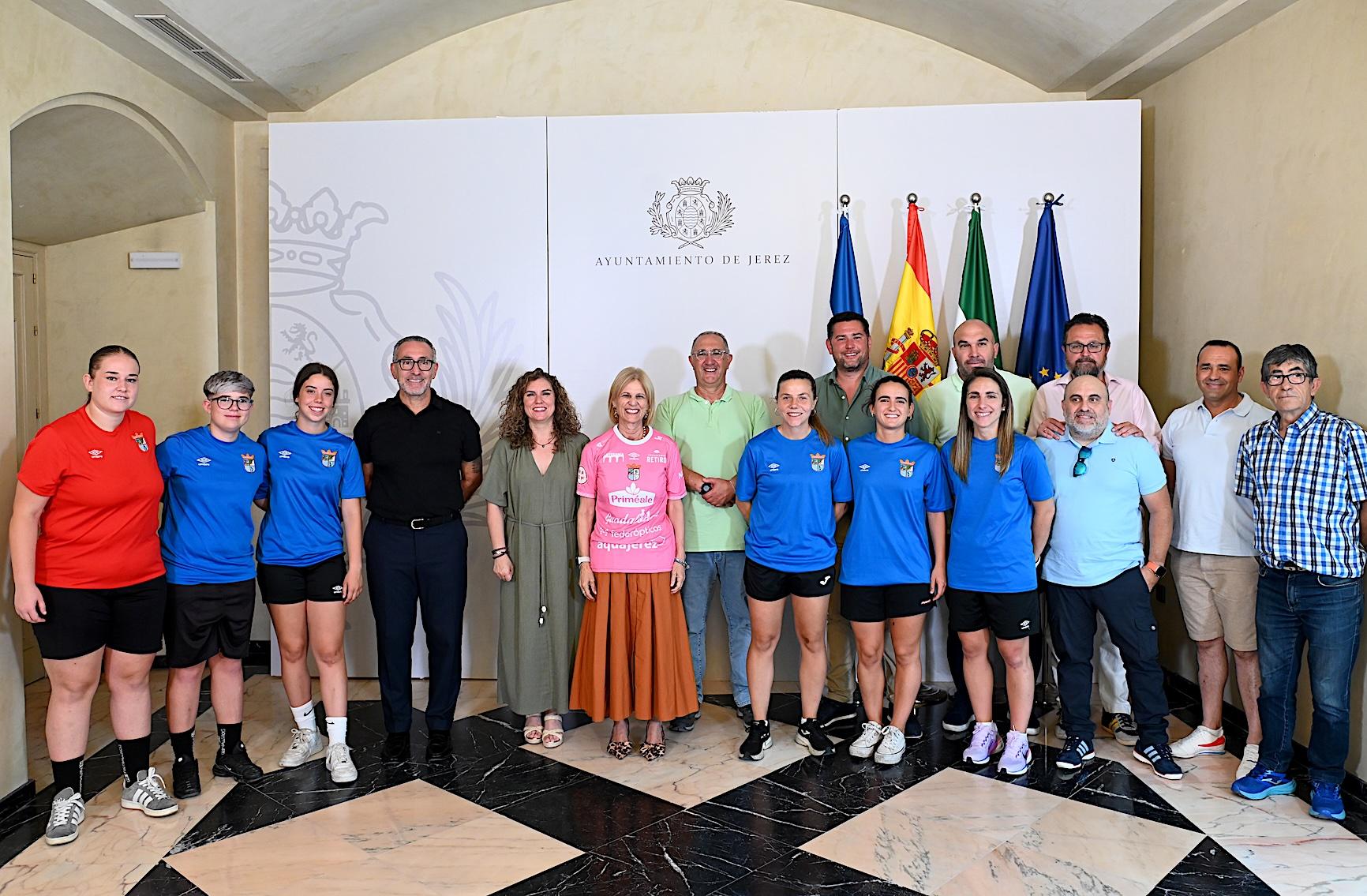 Las jugadoras del CD Guadalcacín Fútbol Sala Femenino son recibidas en el Ayuntamiento de Jerez al acabar su temporada