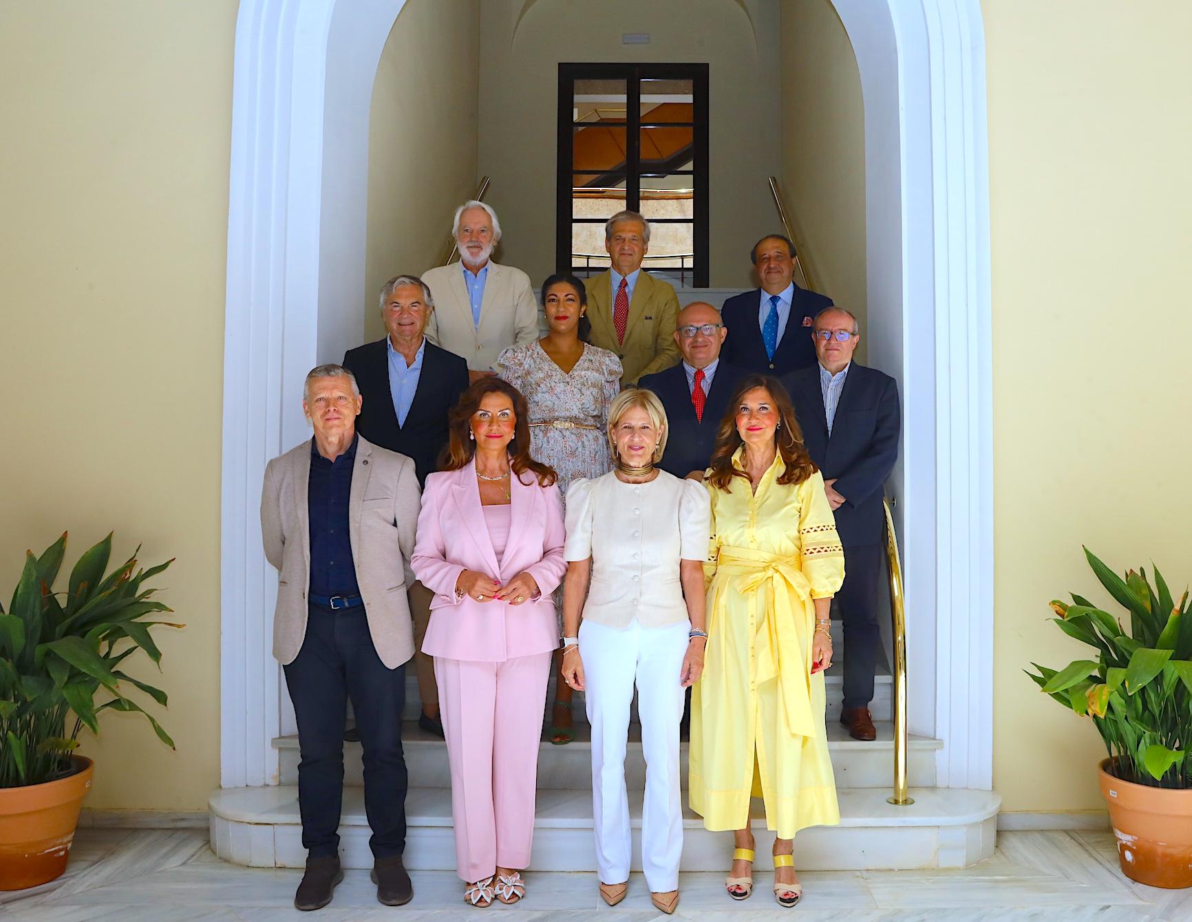La nueva junta directiva de la Real Academia San Dionisio de Jerez es recibida en el Consistorio