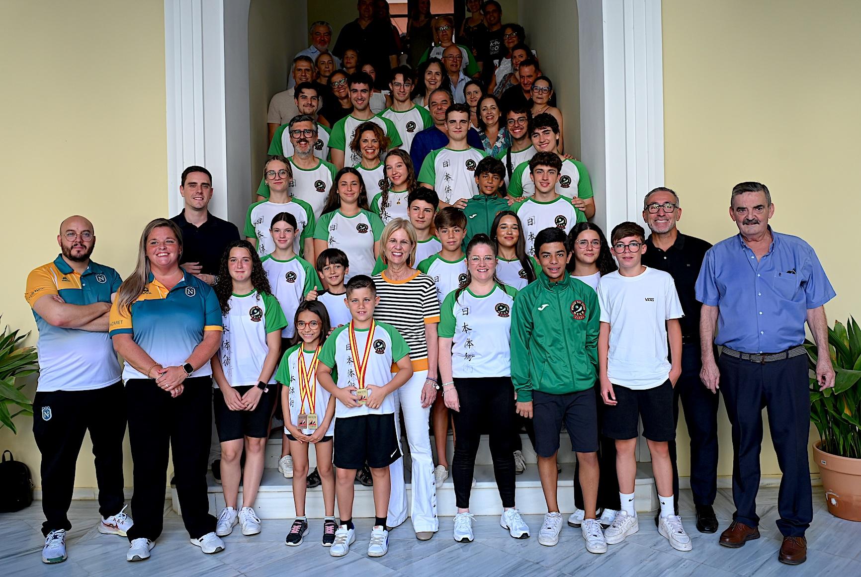 La Escuela de Nihon Tai-Jitsu del Club Nazaret es recibida en el Ayuntamiento de Jerez