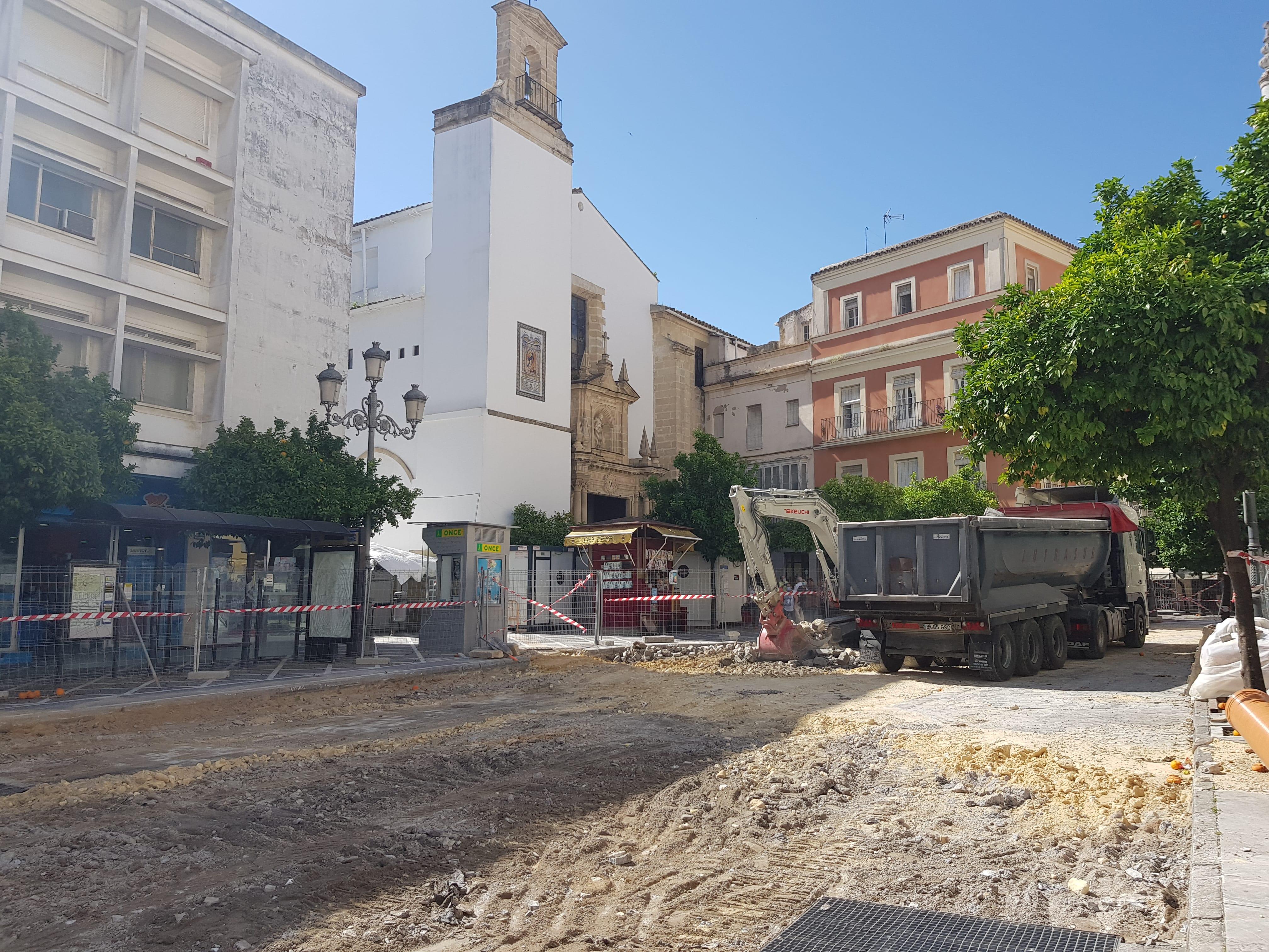 La Junta de Andalucía decreta la paralización inmediata de las obras de la plaza Esteve