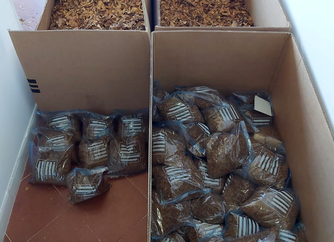 Guardia Civil y Policía Local intervienen unos 500 kilos de tabaco de contrabando y detienen a tres personas