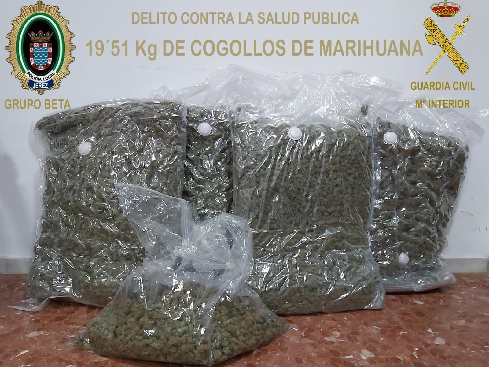 Tres detenidos en Jerez tras incautar entre Policía Local y Guardia Civil casi 20 kilos de cogollos de marihuana