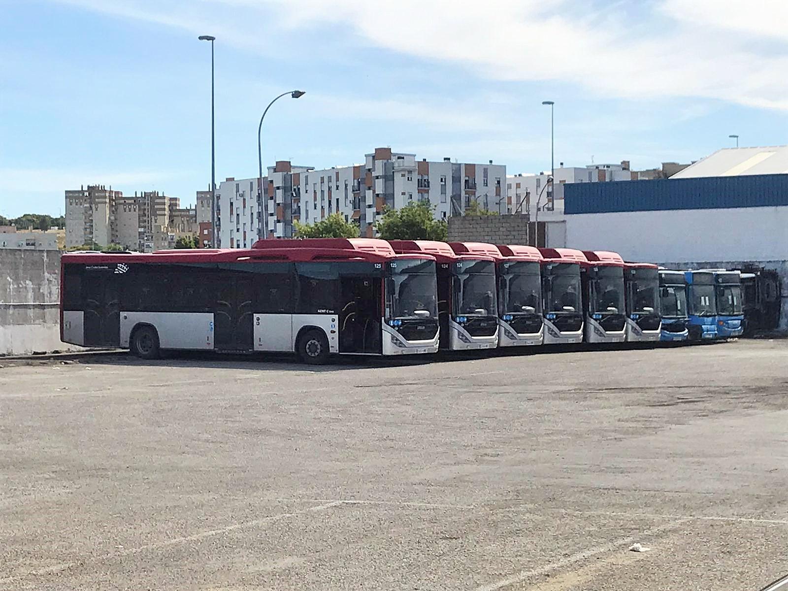 El PP pide explicaciones a Mamen Sánchez por el viaje a Turquía de José Antonio Díaz para comprar los autobuses que no funcionan