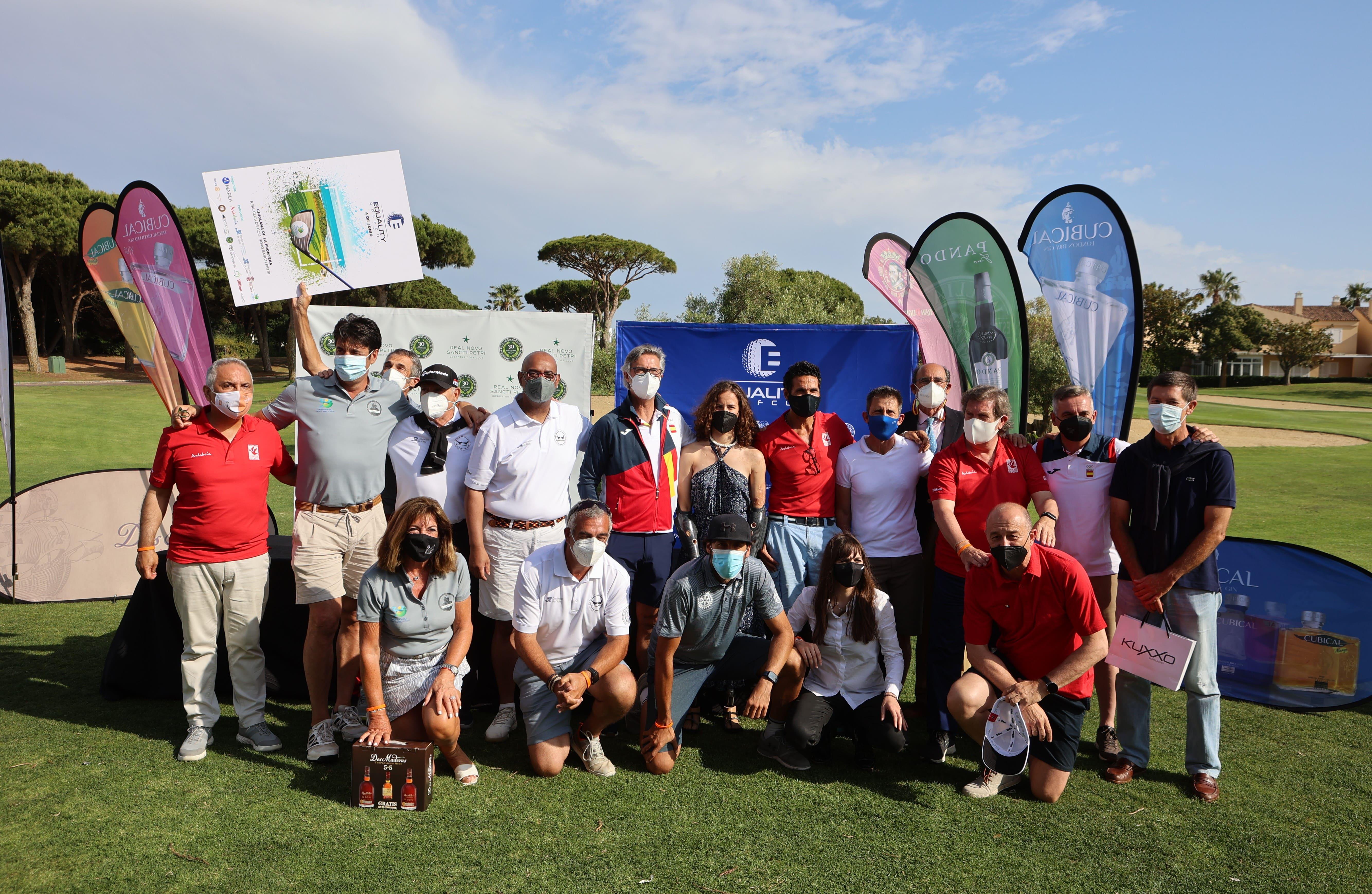 El equipo ADACCA "Los Gallos" vence en el torneo solidario Equality Golf Cup, que donó  9.175 euros para cuatro ONG