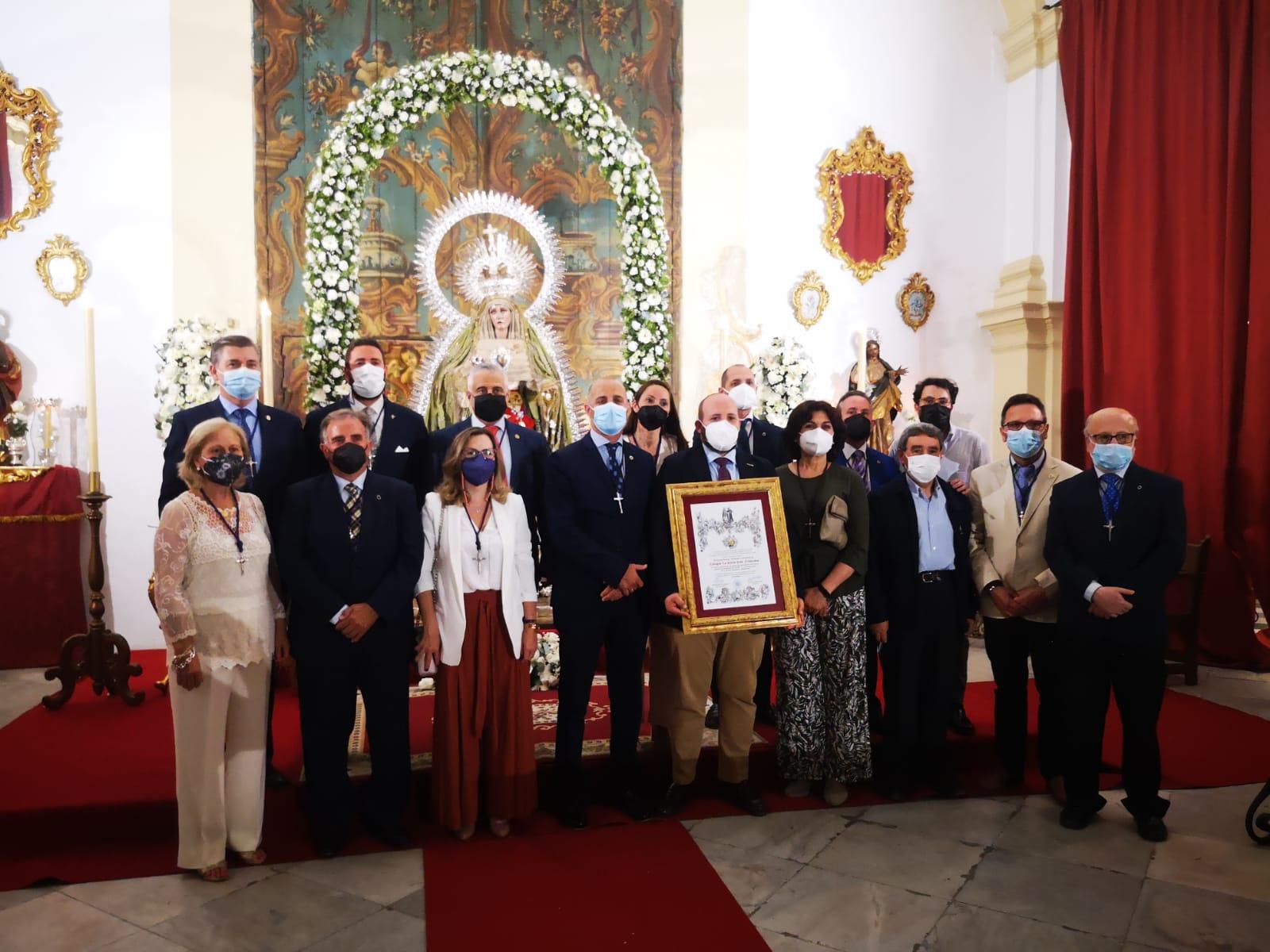 Sanlúcar: El Colegio de la Salle recibe la VI Insignia de Oro de la Hermandad del Silencio
