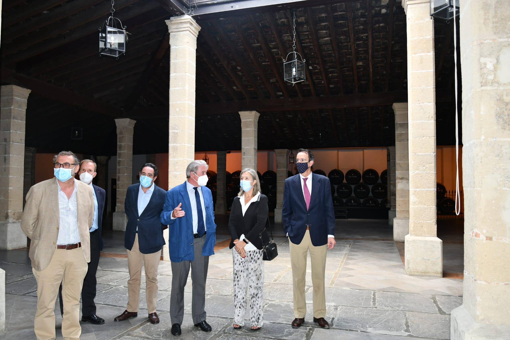 La delegada territorial de Agricultura visita las instalaciones de González Byass en Jerez