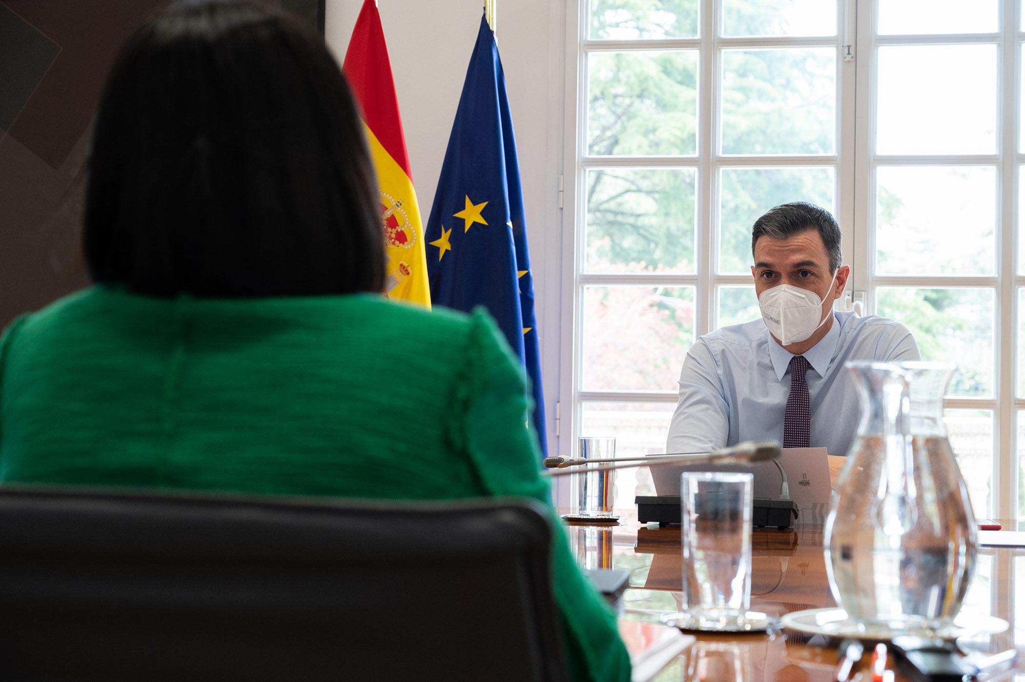 Cerrados al turismo de Reino Unido: "La incapacidad de Pedro Sánchez es la responsable de este palo a la economía andaluza"