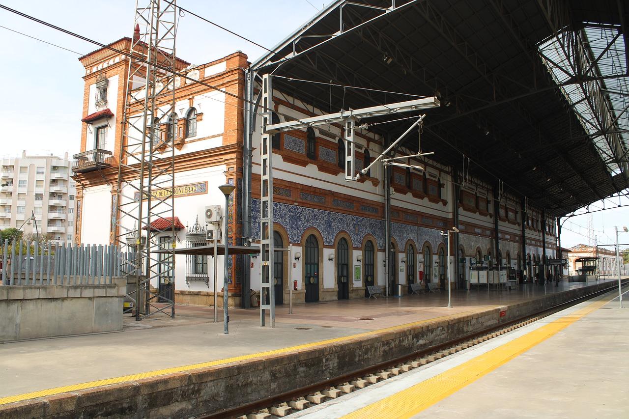 El Clúster Turístico de Jerez promueve que la Estación de Trenes y el Reloj de Losada sean BIC