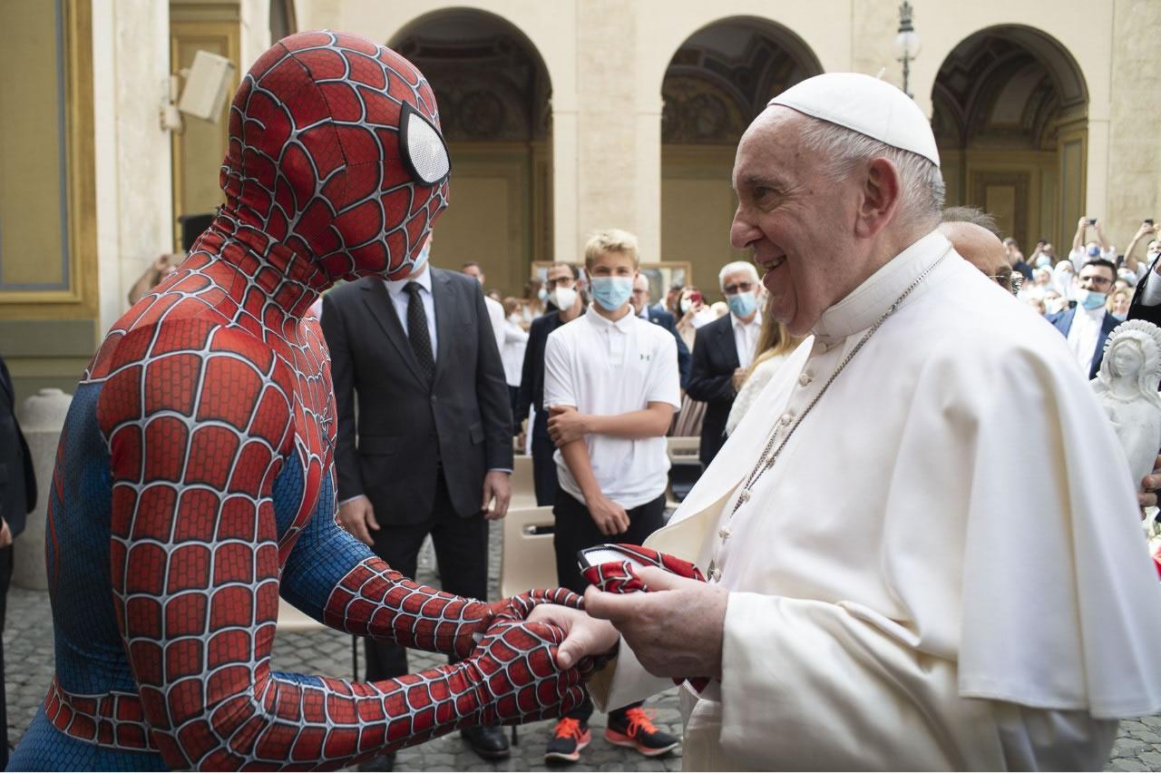 El Papa recibe en audiencia a… Spiderman