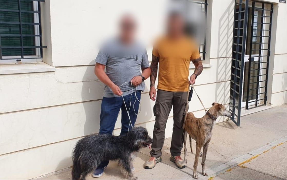 Agentes de la Policía Local de Jerez rescatan a dos perros en malas condiciones