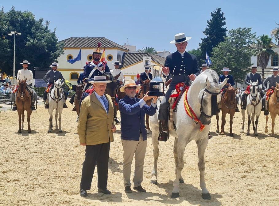 Luis Fernando Benítez Santander, en lo más alto del pódium en la XVI Copa del Rey de Doma Vaquera