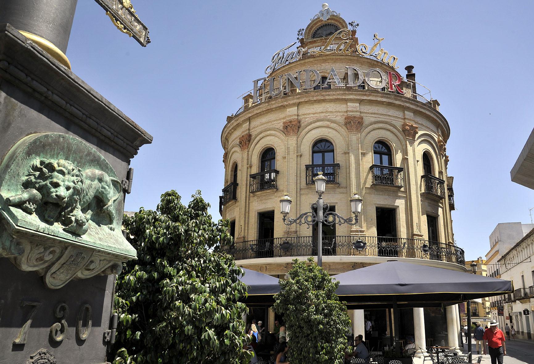 La Junta de Andalucía inscribe el edificio del Gallo Azul en el Catálogo General del Patrimonio Histórico