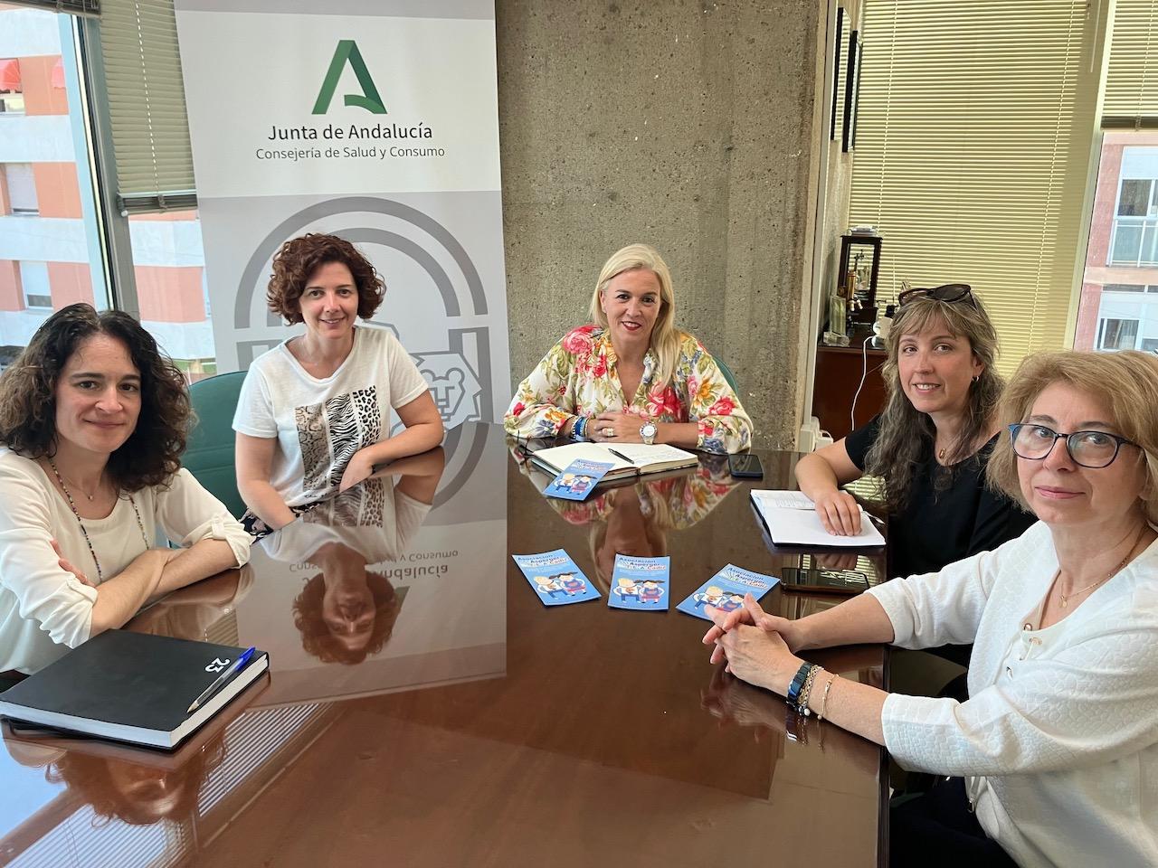 La delegada de Salud y Consumo mantiene un encuentro con la Asociación Asperger TEA Cádiz