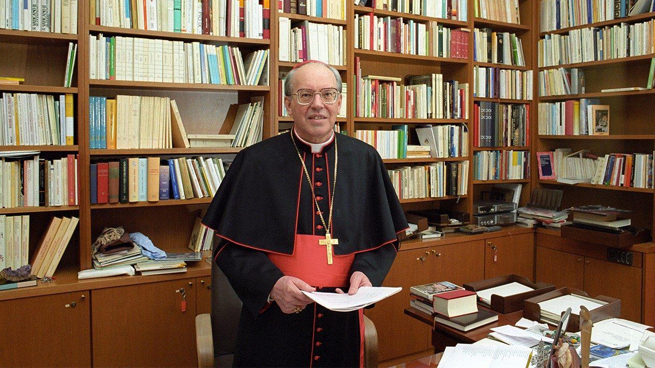Cardenal Decano informa a todos los cardenales sobre la salud del Papa