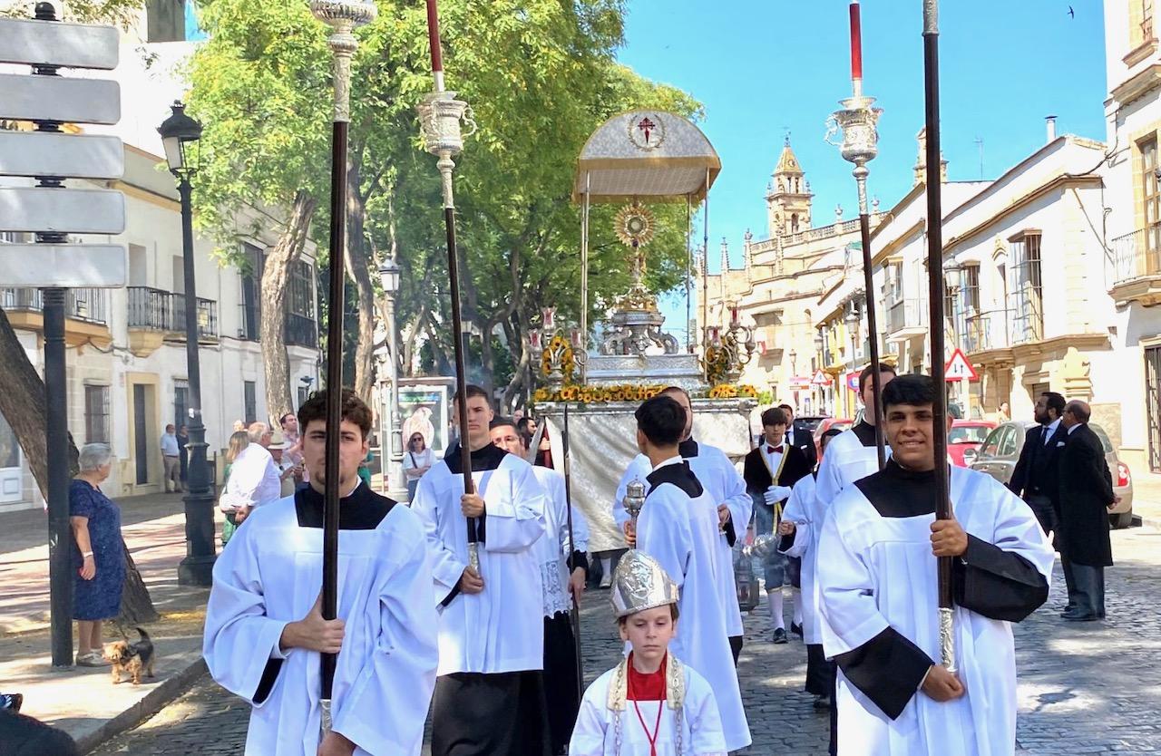 El primer Corpus volvió a salir a la calle en Santiago