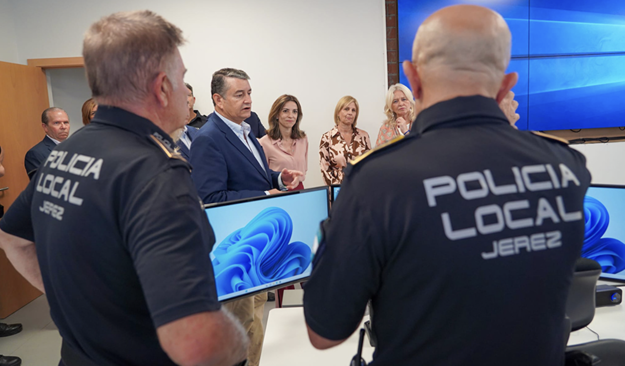 El consejero Antonio Sanz visita la nueva Jefatura de la Policía Local en Jerez
