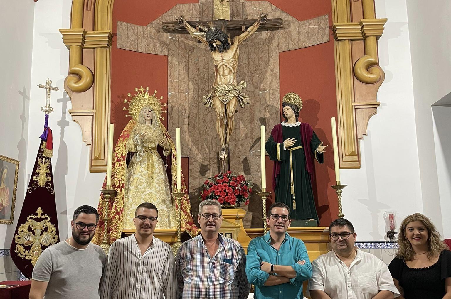 ‘Nazareno de Arahal’ firma con el Cristo del Amor