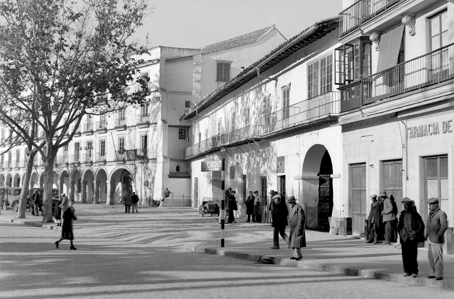Los Claustros acogen 'Jerez y el tiempo que pasa', la colección fotográfica de Francisco Mariscal (1918-1960)