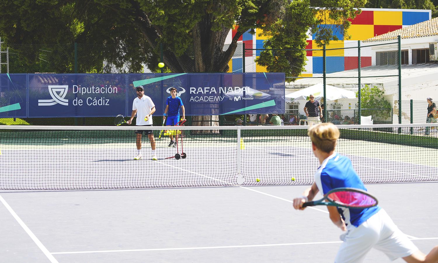 Más de 300 jóvenes de Jerez y alrededores participan en el clinic de la Rafa Nadal Academy