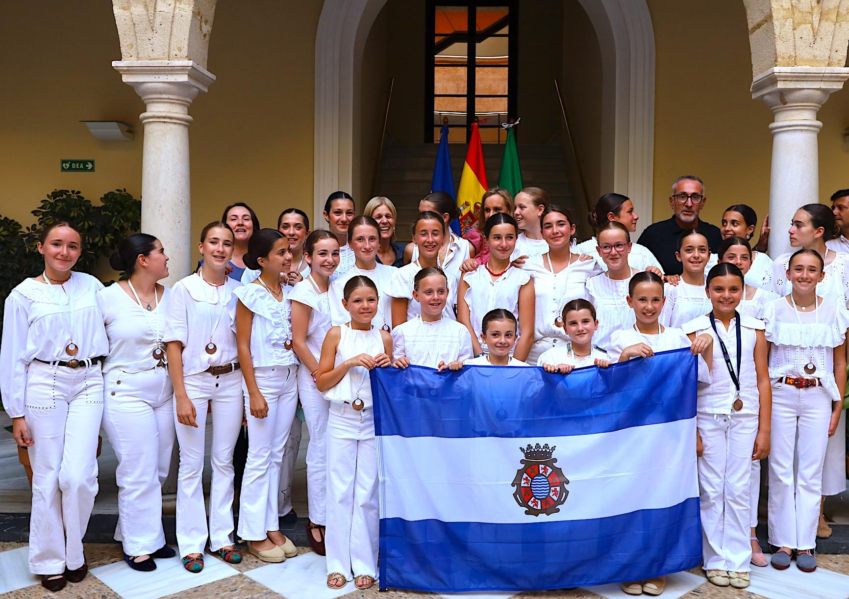 La Escuela de Fredes Insa es recibida en el Ayuntamiento de Jerez tras su éxito en la Global Dance Competition