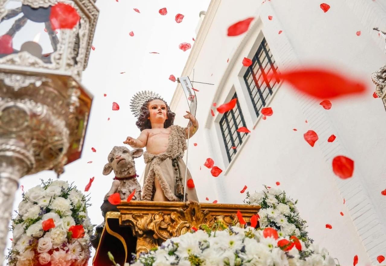 El día 26, procesión de San Juan Bautista, en la Coronación