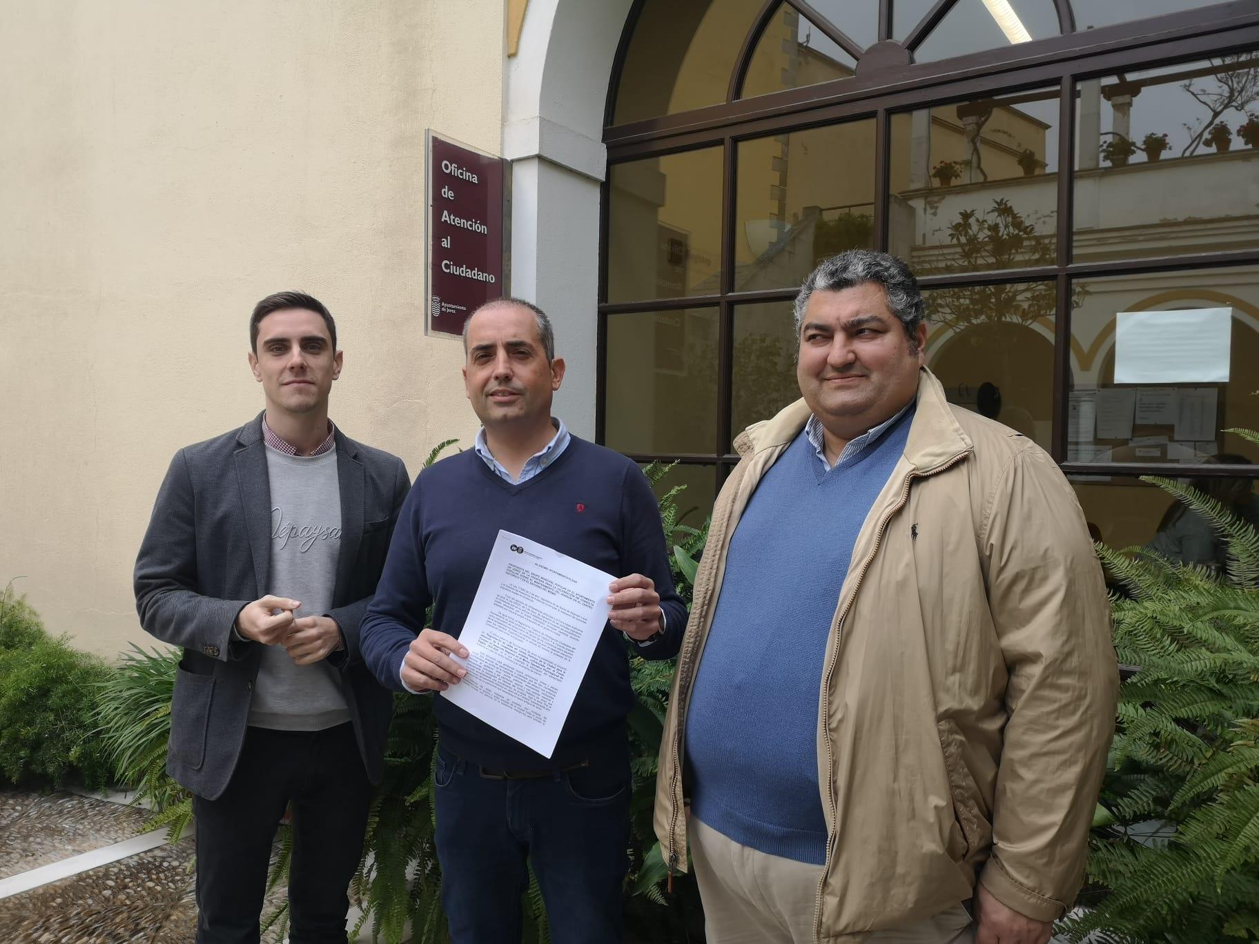 El PP de Jerez, a favor de un referéndum para mantener los adoquines en el Centro Histórico