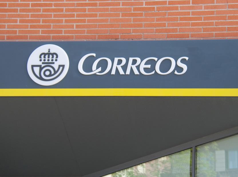 Correos reduce al máximo su actividad