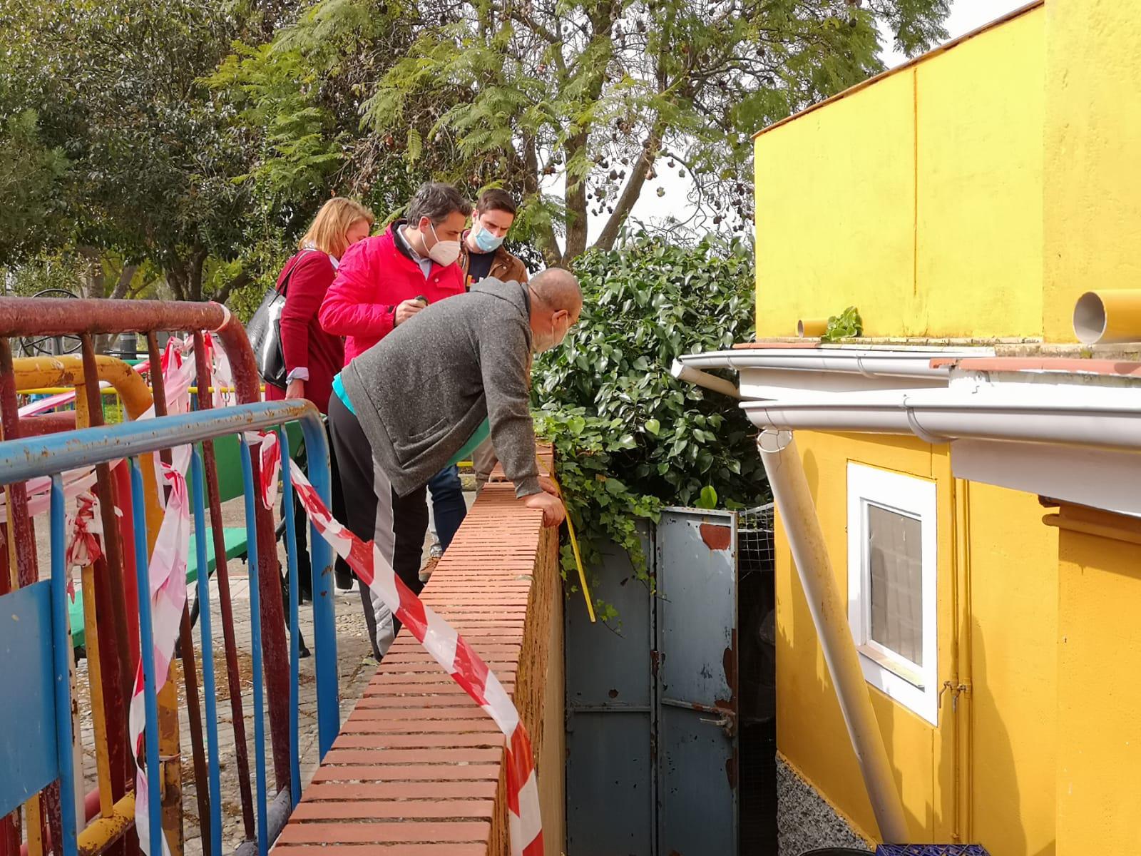 El PP denuncia la peligrosa chapuza del PSOE de Mamen Sánchez en el nuevo parque infantil de Torremelgarejo