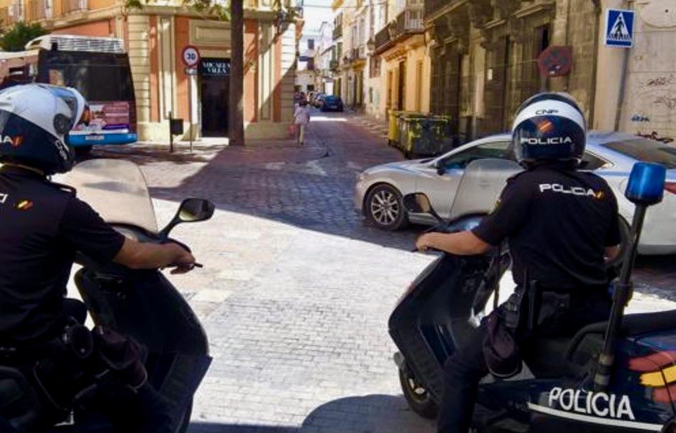 El PSOE deja a Jerez sin motos de la Policía por falta de cascos