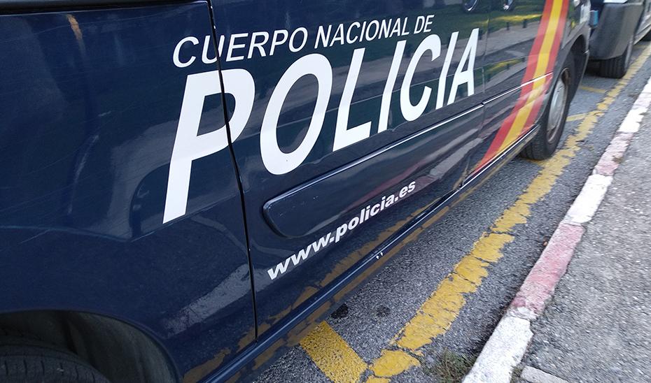 La Policía Nacional auxilia en Jerez a una madre y sus dos hijos en el incendio de su vivienda