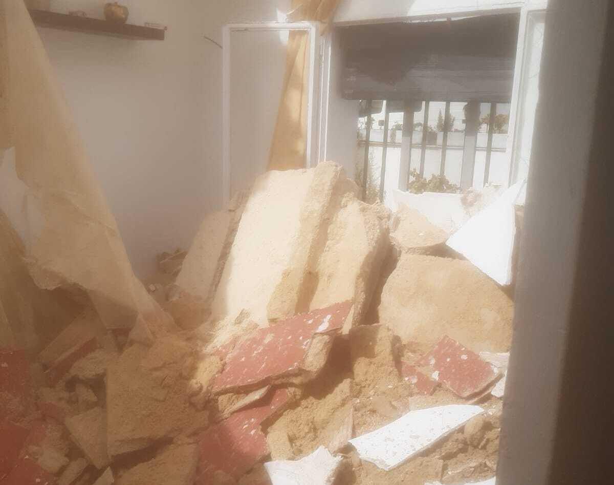 Cae un techo en una vivienda de Jerez