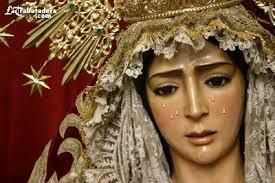 Donación de una saya a la Virgen del Dulce Nombre