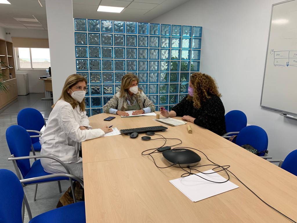 La delegada de Salud mantiene una reunión con Sol Rural en la que pone en valor las mejoras en el medio rural de la zona de Jerez