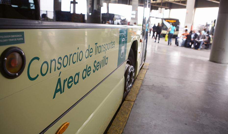 Los refugiados ucranianos podrán viajar gratis en autobuses de Andalucía