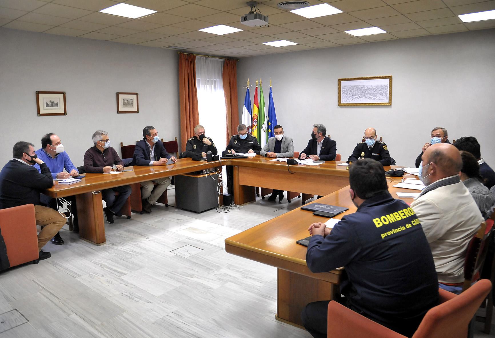 El Ayuntamiento aborda con la Unión de Hermandades y el Cabildo de la Catedral los recorridos de Semana Santa en la Mesa de Seguridad