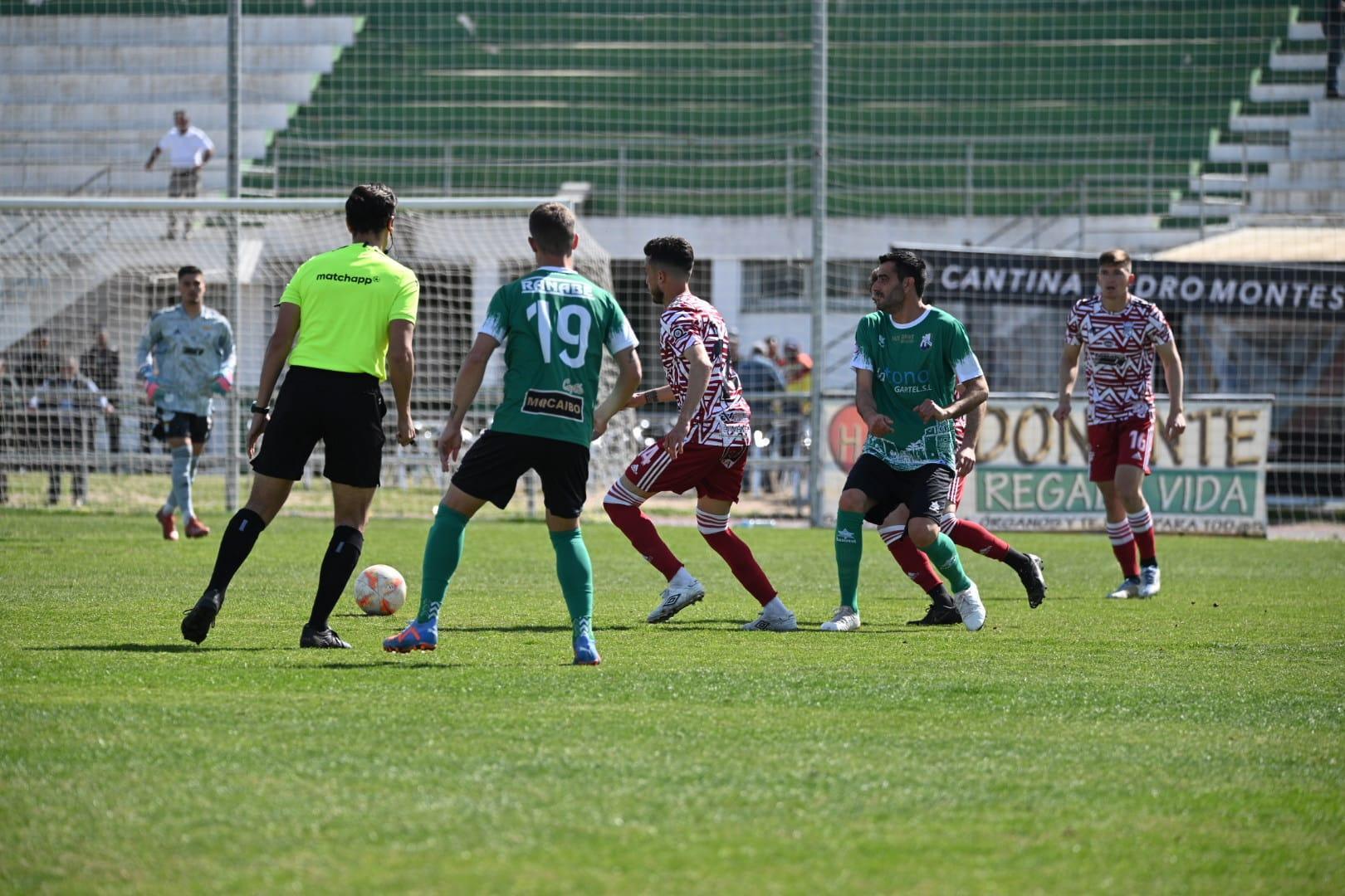 Un penalti transformado por Dani Güiza deja al Xerez Club Deportivo con pocas opciones de jugar el playoff de ascenso