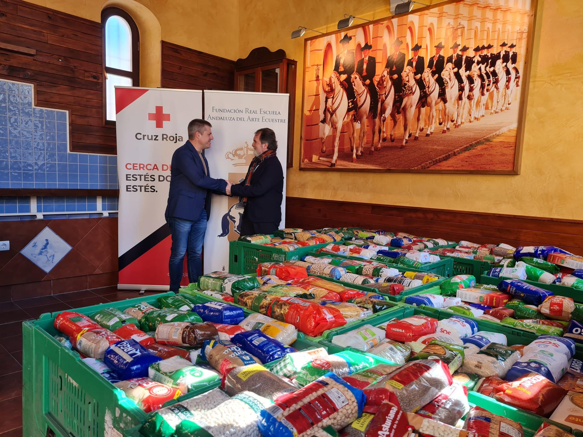 La Real Escuela entrega a Cruz Roja 4.595 kilos de alimentos