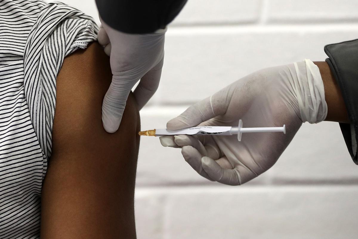 Andalucía vacuna desde el 1 de enero a los primeros 5.600 chicos de 12 años contra el papilomavirus