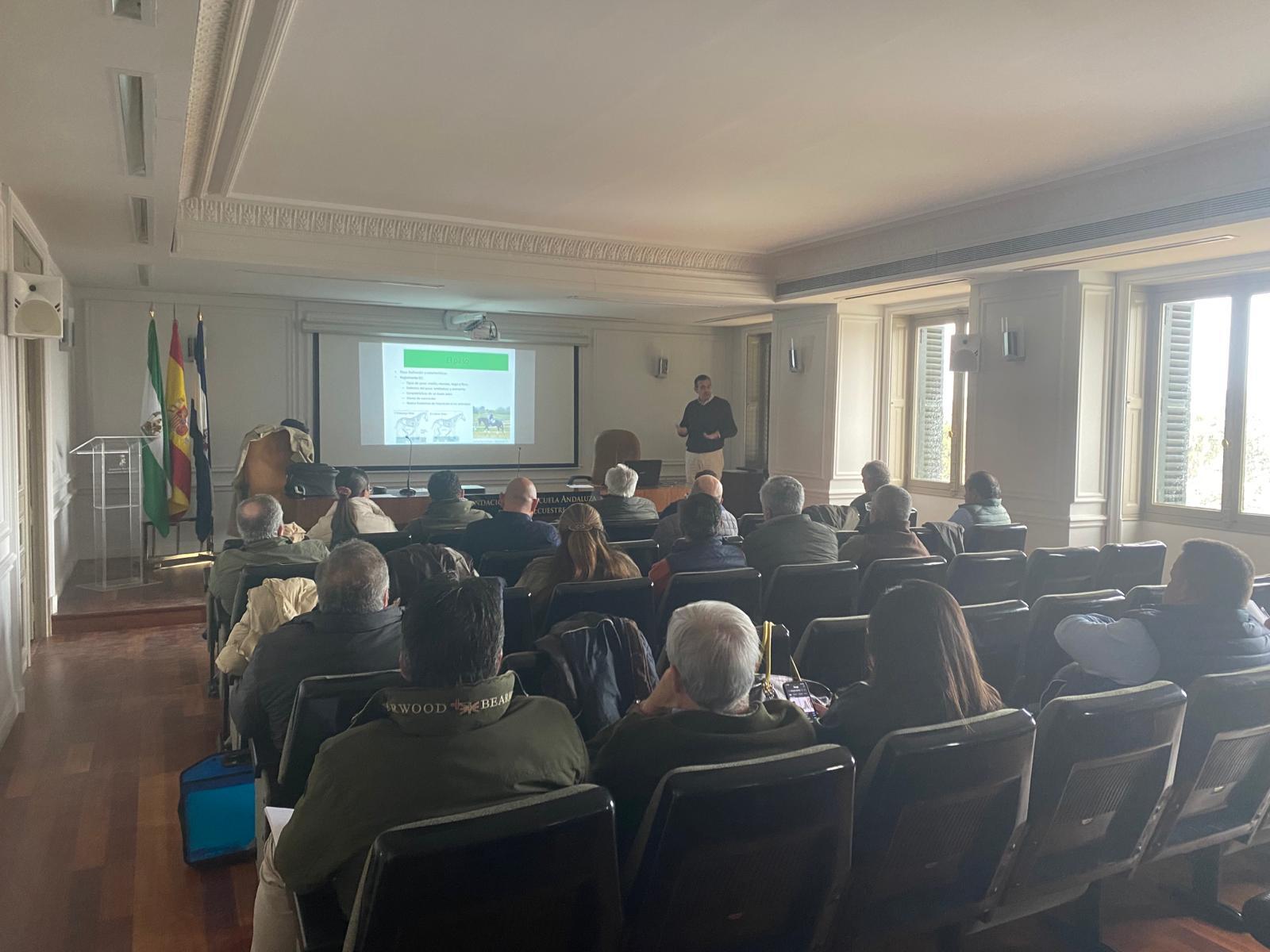 La Real Escuela acoge un seminario de reciclaje de comisarios y jueces de doma vaquera y otro para jinetes de Alta Escuela Española