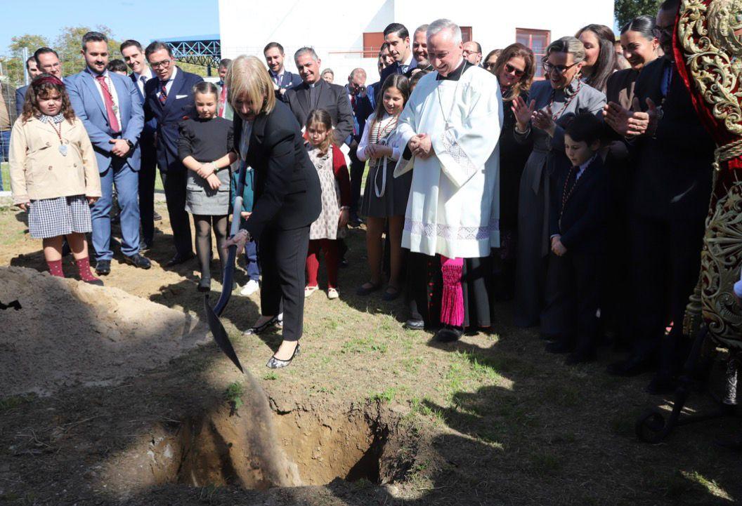 Primera piedra en la nueva casa del Soberano Poder