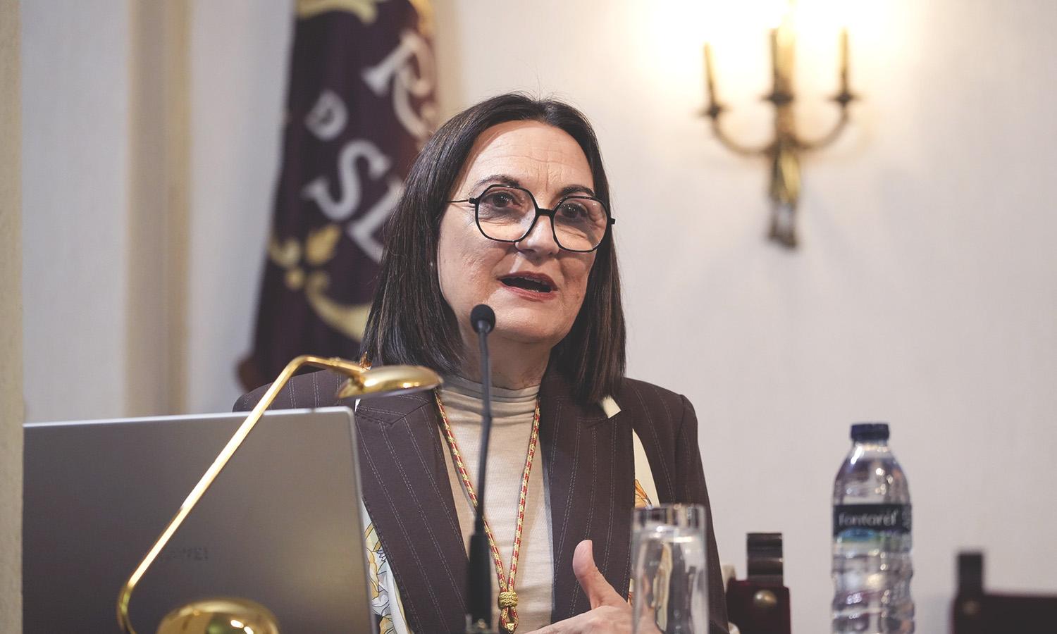 La doctora Martínez Rodríguez de Lema aborda el enigma del mascarón de proa del Elcano en la Academia San Dionisio