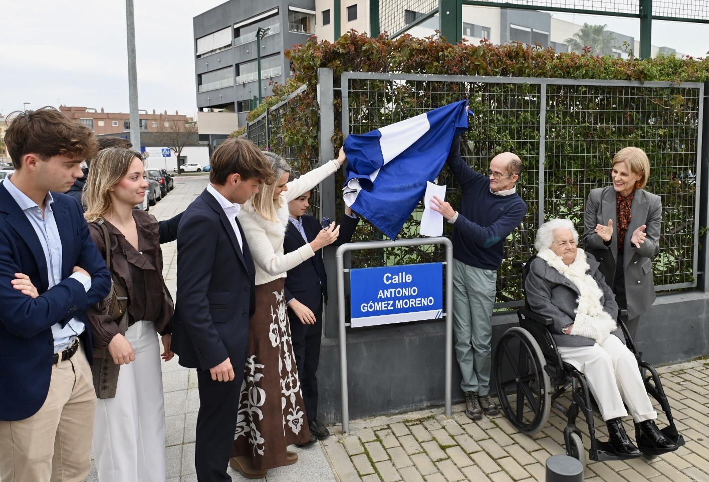 Jerez dedica una calle al Hijo Adoptivo Antonio Gómez Moreno, fundador de Madre Coraje