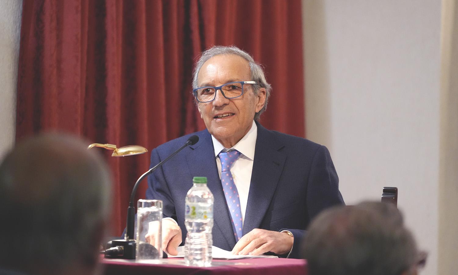 Francisco Bernal analiza el origen común del vocabulario marinero y del vino en la Academia San Dionisio de Jerez