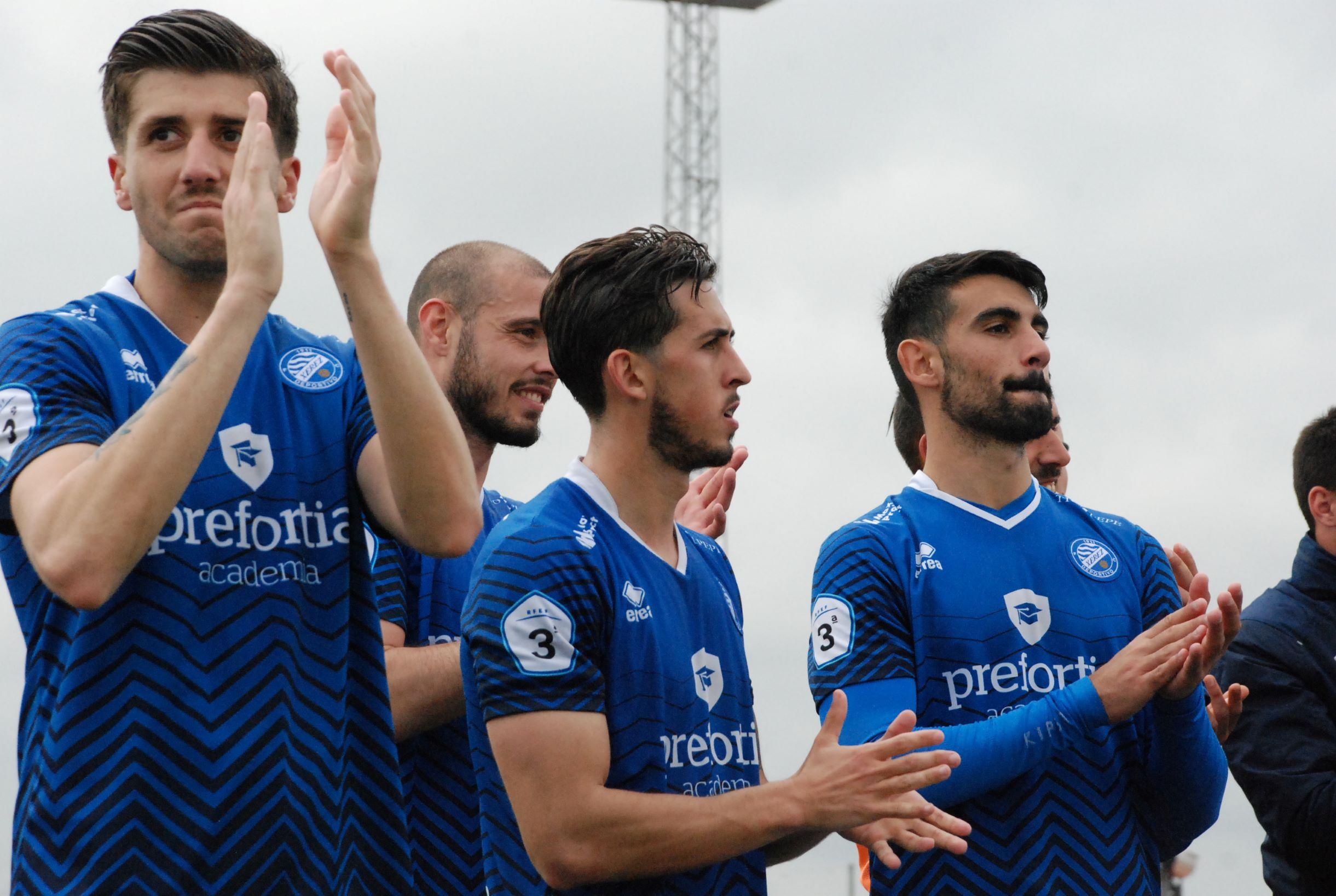 La plantilla del Xerez DFC se ofrece rebajarse la ficha en un 30% hasta julio para ayudar al club