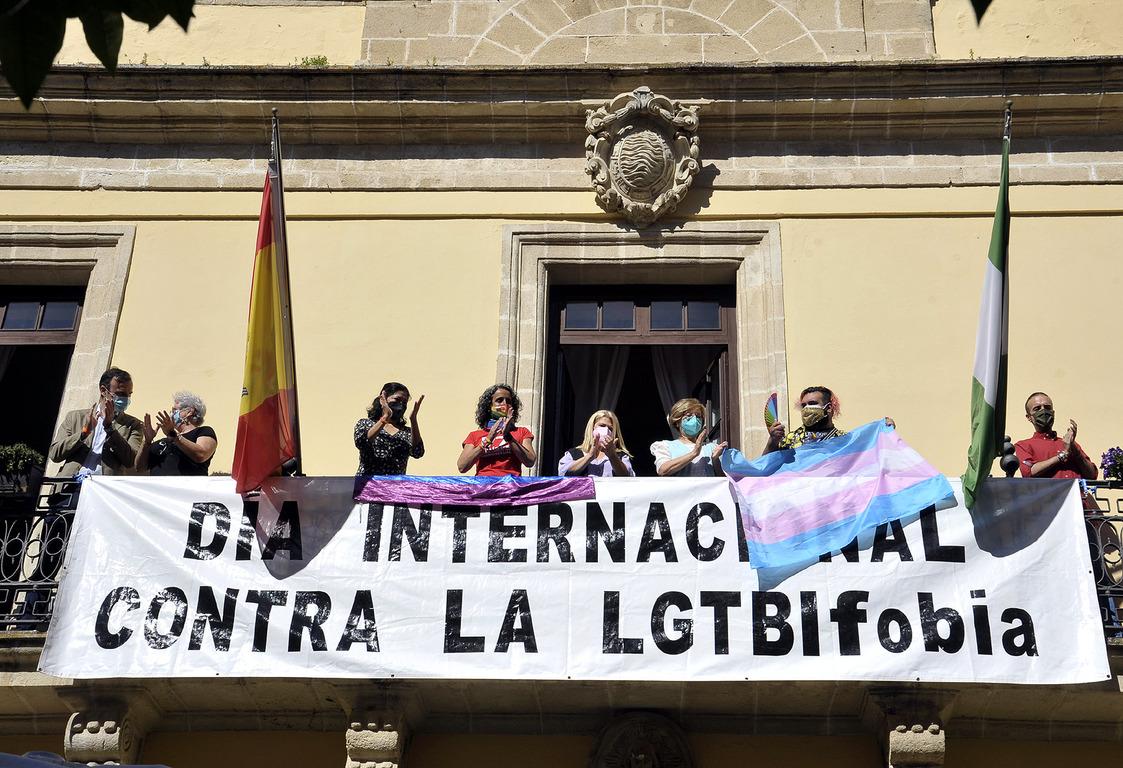 El Ayuntamiento conmemora con JereLesGay el Día contra la LGTBIfobia