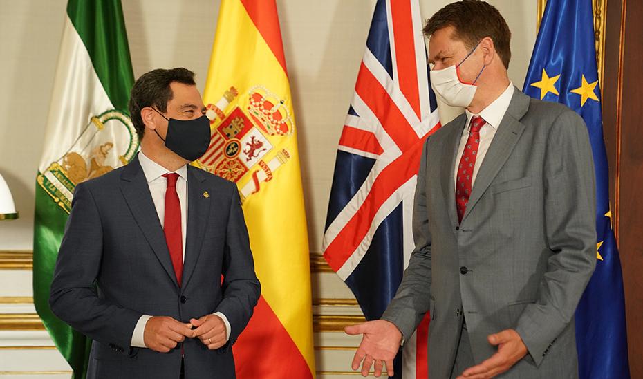 Juanma Moreno invita al embajador británico a que traslade que Andalucía es un destino seguro