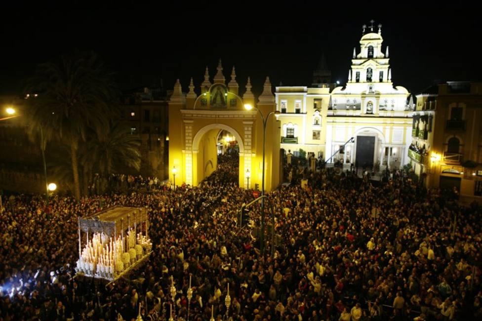 Sevilla asume que la 'Madrugá' tendrá que cambiar