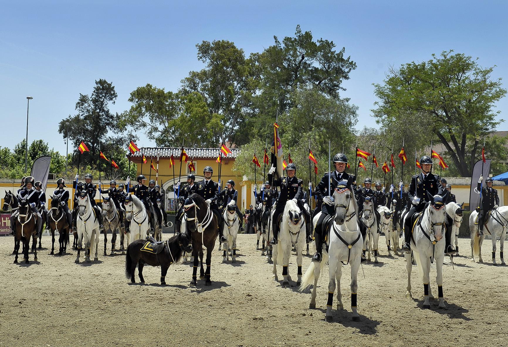 El Caballo de Oro reconoce la labor de la Unidad Especial de la Caballería de la Policía Nacional