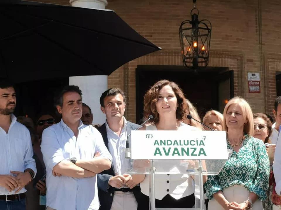 Isabel Díaz Ayuso se da un baño de masas en un acto del PP en Jerez